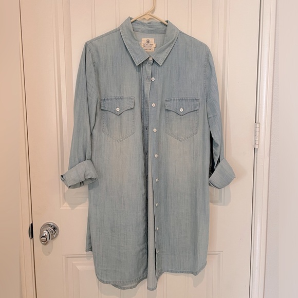 Volcom chambray button-down tunic/shirt. - Picture 1 of 3